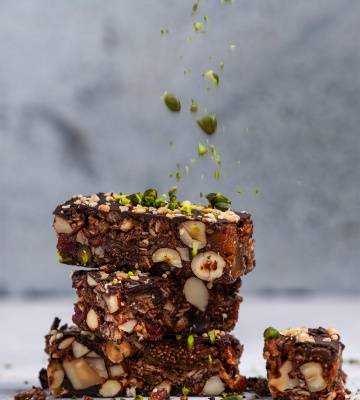 Müsli-Früchte-Riegel mit Crunchy Cream und Nüssen