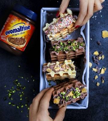 Waffeln mit Bananen-Schoko-Eiscreme